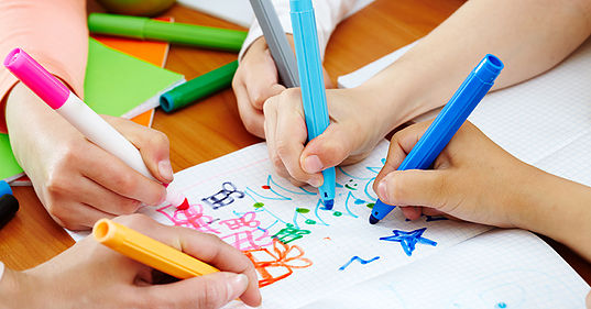 ילדים משרבטים יחד